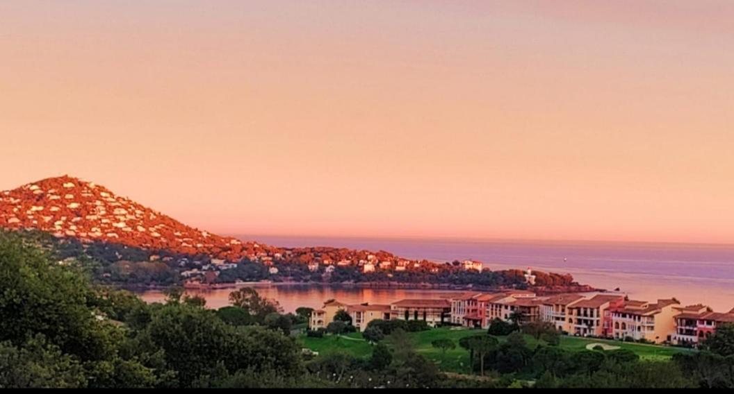 Vacances En Paradis Saint-Raphael (Var) Exterior foto
